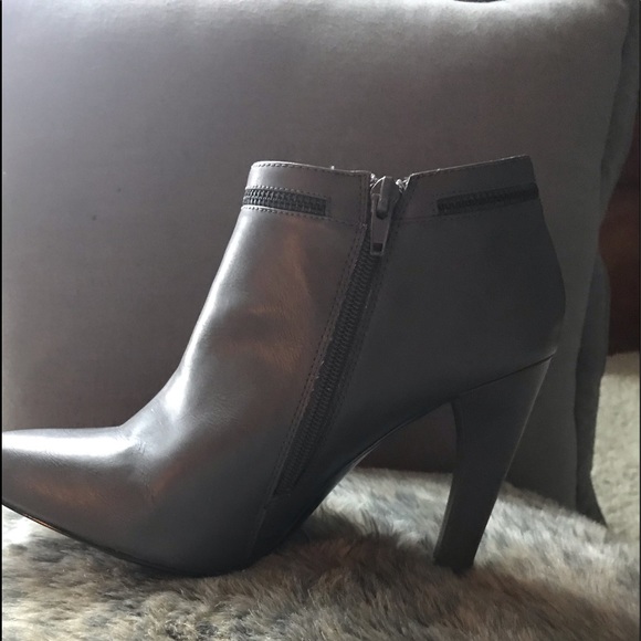 📌2/$20📌 Cynthia Rowley bootie pumps grey - Picture 5 of 7
